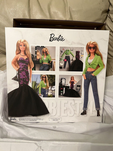Bild von BarbieStyle Studio Fashion Set mit blonder Barbie-Puppe
